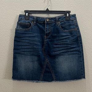 Earl Jean Womens Skirt Denim Medium Wash Mini Raw Hem Size 4 EUC